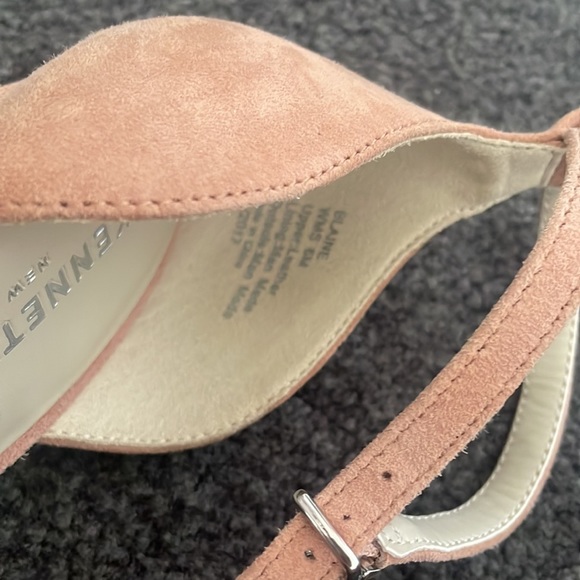 Kenneth Cole blush suede bow heels size 6 - Picture 8 of 11
